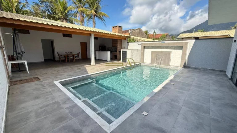 Imagem Linda casa térrea a venda 100m da praia e porteira fechada em Peruíbe