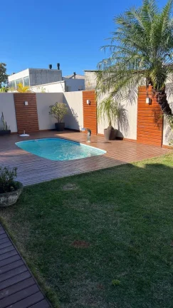 Imagem Casa á venda alto padrão 3 quartos, 1 suite centro Palhoça Sc