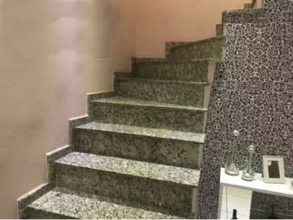 Imagem Sobrado com 3 Quartos e 3 banheiros à Venda, 237 m² por R$ 650.000
