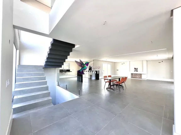 Imagem Condomínio Lombardia - Casa à venda no bairro Vila Nova - Porto Alegre/RS