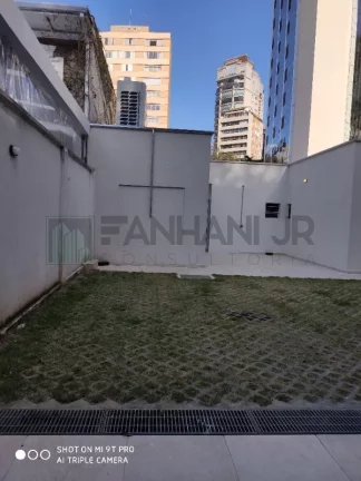 Imagem Descubra o seu novo endereço comercial dos sonhos no coração do Jardim Europa! Esta incrível casa comercial oferece uma ampla área externa perfeita pa