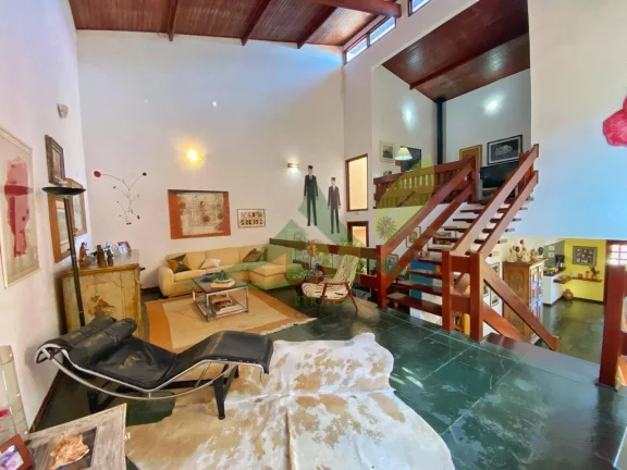 Imagem Casa Espaçosa e Aconchegante à Venda no Bairro Loanda, Atibaia/SP