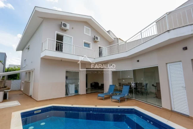 Imagem Casa em Condomínio à venda em Villa dos Inglezes com 330m² 3 suítes, 4 vagas