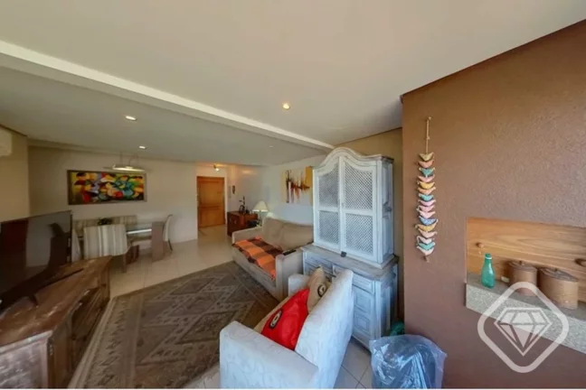 Imagem Apartamento espaçoso e bem localizado na Armando Barbedo para viver com conforto na Tristeza.

Trê...