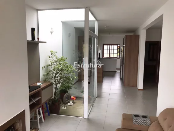 Imagem Casa semimobiliada com pátio amplo no bairro São José