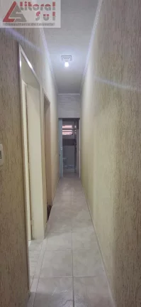 Imagem Casa à venda em Praia Grande-SP, bairro Vilamar, 2 quartos, 1 suíte, 1 sala, 2 banheiros, 95m². Confira já!