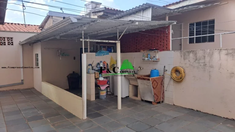 Imagem Casa para Venda em Limeira, Parque Hippolyto, 3 dormitórios, 2 banheiros, 3 vagas