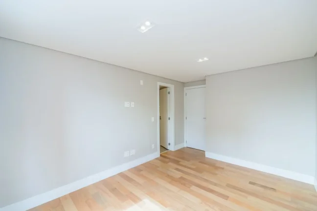 Imagem Apartamento 283M², 5Q, 4 Suítes, 4 Banheiros, 5 Vagas, Varanda Gourmet, Lavabo, Academia, Piscina, Churrasqueira, Quadra, Lareira.