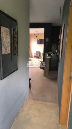 Imagem Casa à venda em Uberaba - 3 dormitórios, móveis planejados e quintal com grama!