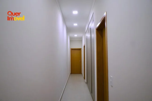 Imagem Casa de Luxo em Condomínio à Venda em Ribeirão Preto-SP no Bairro Bonfim Paulista: 3 Quartos, 3 Suítes, 1 Sala, 4 Banheiros, 4 Vagas, 180m².