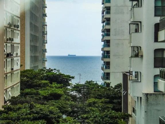 Imagem Pitangueiras - Alto padrão - Com bela vista ao mar - 200 m² úteis - 03 vagas de garagem - Lazer total.