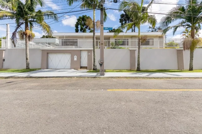 Casa de Alto Padrão &quot;Mobiliada&quot;

Com quatro quartos, duas suítes com hidro, espaço gour...