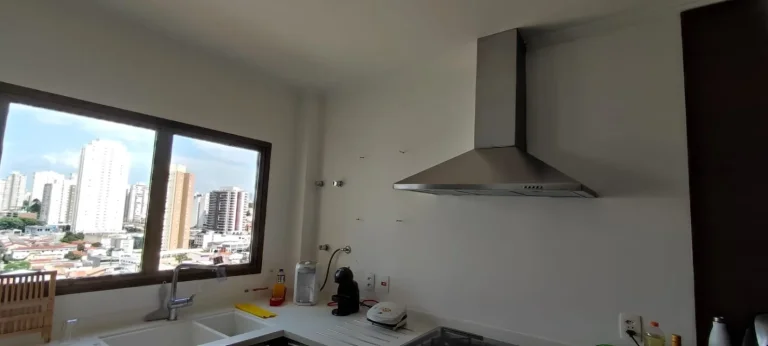 Imagem Cobertura 246M², 3Q, 3 Suítes, Sala bem ventilada, 4 Banheiros, 3 Vagas, Depósito, Churrasqueira, Piscina, Split, Salão de festas, Playground, Jardim.