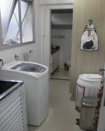 Imagem Imperdível oportunidade de investimento em Guarujá-SP: Apartamento de 3 quartos, 1 suíte, 2 salas, 3 banheiros, 2 vagas de garagem, 111,00 m² na Pitangueiras.