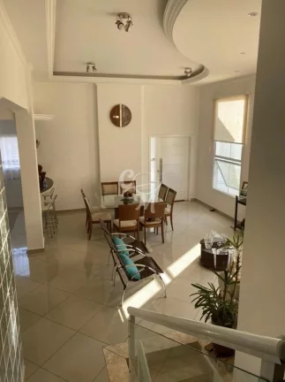 Imagem Excelente Casa em Condomínio!