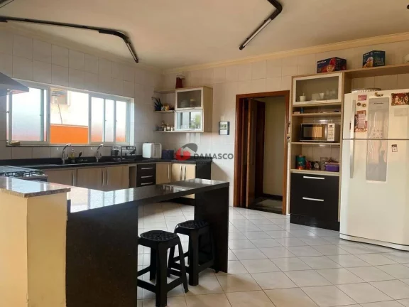 Imagem Incrível Sobrado à venda com 3 suítes e 5 vagas de garagem, Bairro Olímpico, São Caetano do Sul, SP