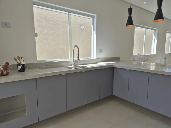 Imagem Casa à venda ou para alugar com 4 quartos, sendo 3 suítes, em Vila Petrópolis, Atibaia - SP