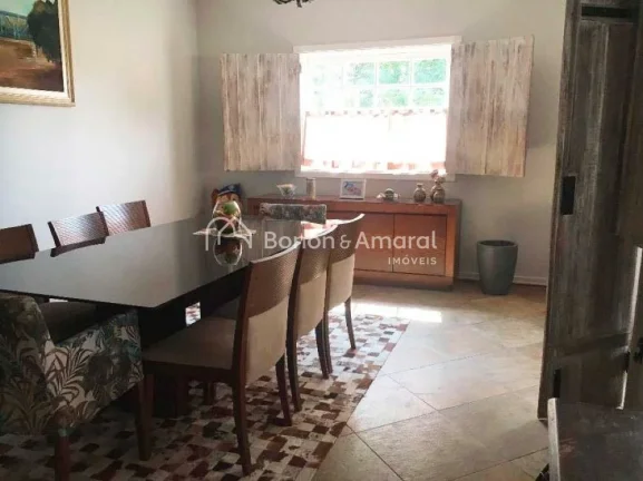 Imagem Sobrado, com linda vista. 5 suítes, sendo uma master com hidro, e varanda em todas elas;
Sala de es...