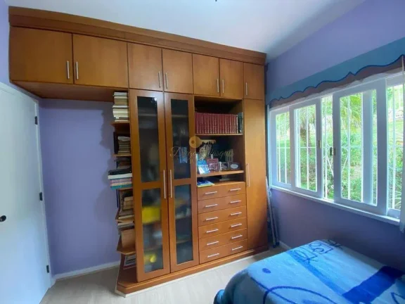 Imagem Casa em Condomínio para Venda em Teresópolis / RJ no bairro Ermitage