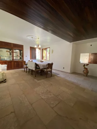 Imagem Mansão de Luxo na Coroa do Meio - 4 Suítes, Piscina com Cascata e Jardim com Pomar