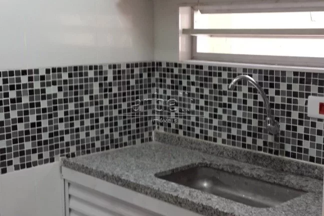 Imagem Studio com 30 m² com copa e banheiro. Ótima localização, bem perto de hospitais, shoppings, rest...