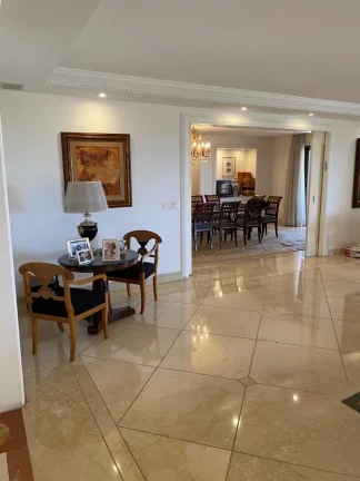 Imagem Luxuoso apartamento de 5 quartos e 4 suítes em Higienópolis, São Paulo-SP: 5 banheiros, 5 vagas de garagem e 450m² de área.
