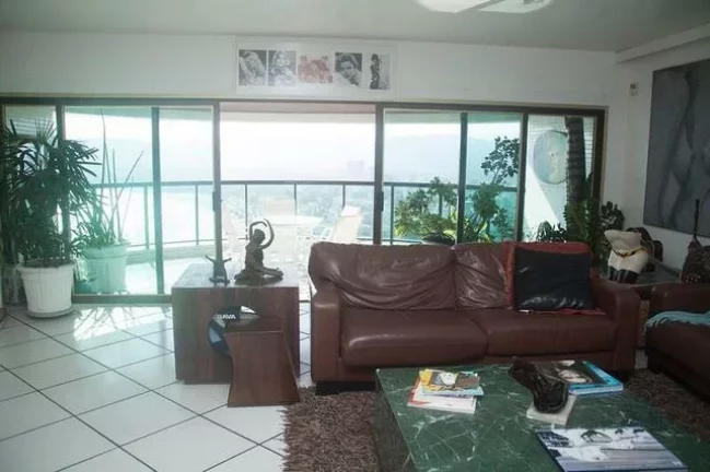 Imagem A Melhor Cobertura da Praia da Enseada, Condomínio um Verdadeiro Resort, Vista Deslumbrante ao Mar, Piscina Privativa,3 garagens