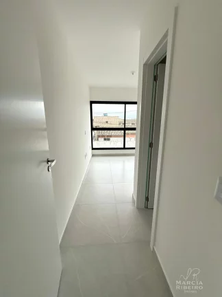 Imagem Casa Geminada nos Ingleses com 3 dormitórios, sendo 1 suíte