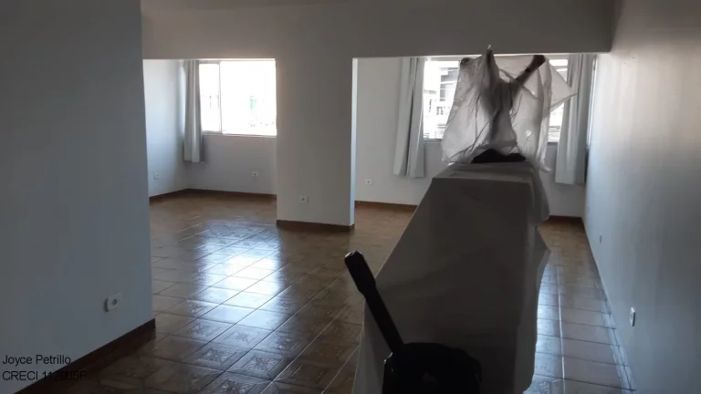 Imagem Apartamento 3 Dormitórios + Salão Comercial em Avenida Movimentada de Peruíbe e a 550 m da Praia. OPORTUNIDADE!!!?