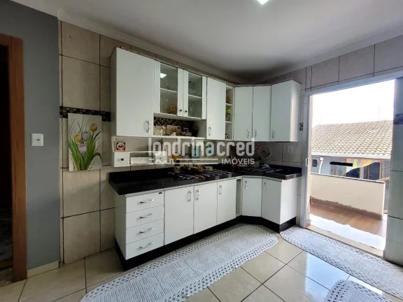 Imagem Casa à venda no Jardim Bandeirantes – 4 quartos (1 suíte), 3 banheiros, edícula, área gourmet e vagas para 3 carros em localização privilegiada de Londrina