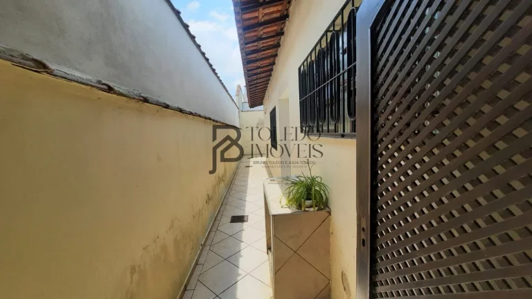 Imagem Casa com 2 Dormitórios sendo 1 suíte no bairro Canto do Forte - Praia Grande