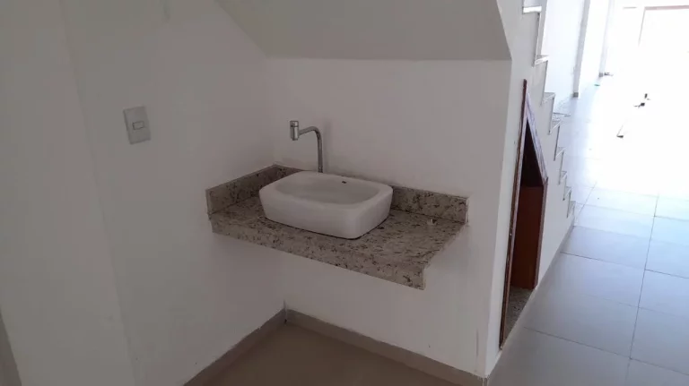 Imagem locação Loja pé direito alto x sobre loja atlântico norte Macaé RJ. 120m2