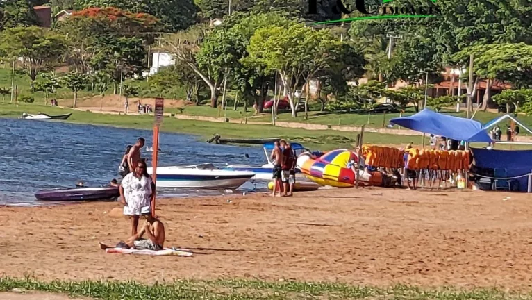 Imagem Chácara para Venda em Itirapina, Broa, 2 dormitórios, 1 suíte, 2 banheiros, 4 vagas