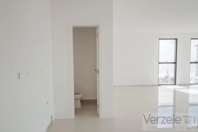 Imagem Apartamento 4 ou + dormitórios para Venda em Itajaí / SC no bairro Praia Brava
