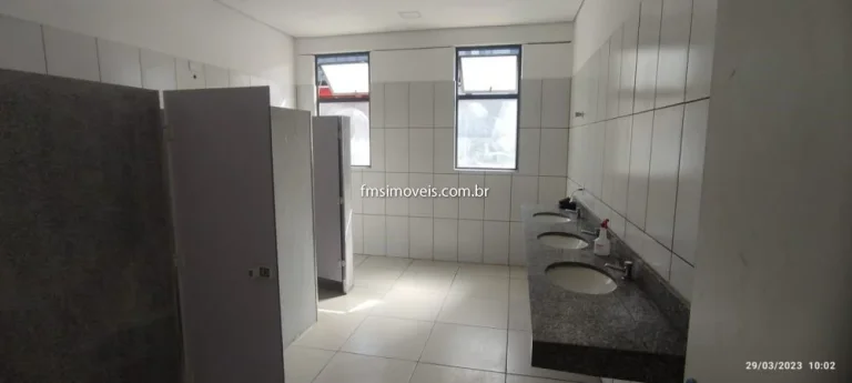 Imagem Galpão com 2025m² para locação em Tamboré.