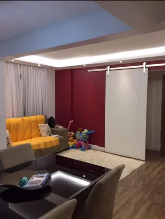Imagem Apto de 60M², 2 quartos, armário, banheiro, sala aberta e cozinha americana planejada, área de serviço. Vaga fixa.
