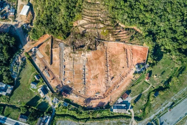 Imagem Terreno em Condomínio para Venda em Itapema, casa branca