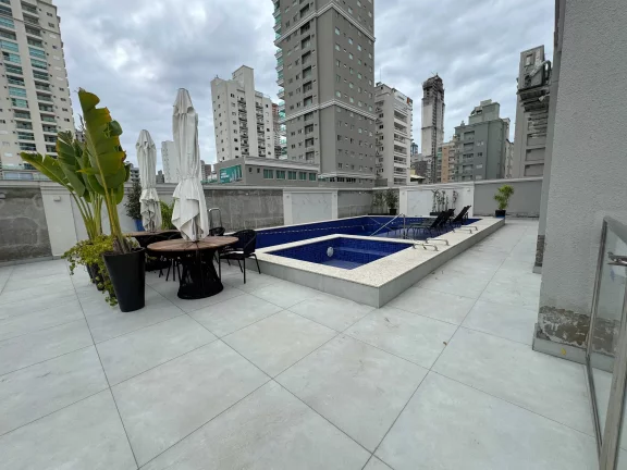 Imagem Apartamento com 2 suítes e 2 vagas de garagem na Meia Praia em Itapema