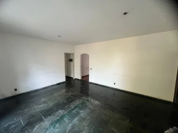 Imagem Excelente Casa Térrea com 03 Dormitórios no Jardim Europa! Ótima localização!