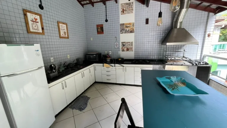 Imagem Cobertura Duplex Praia Grande em Ubatuba-SP com 3 dormitórios,sendo 2 suítes,varanda gourmet com churrasqueira,2 vagas de garagem