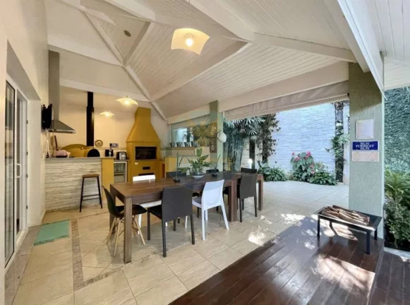Imagem Casa em Condomínio a Venda no bairro Granja Viana - Jandira, SP