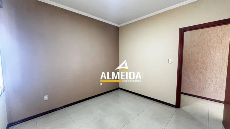 Imagem Casa com 3 dormitórios para alugar, 450 m² por R$ 3.825,00/mês - Vila Saibreiro - Rio Claro/SP