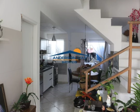 Imagem Sobrado com Piscina e 2 dormitórios à venda, 102m² por R$ 380.000 - Martim de Sá - Caraguatatuba/SP