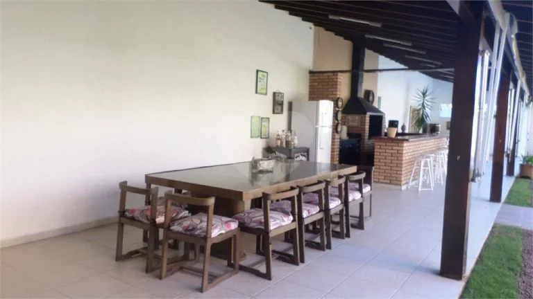 Imagem Sobrado à venda com 4 quartos, sendo 4 suítes, em Granja Viana, Carapicuíba - SP