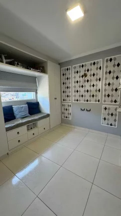 Imagem Geminado com 3 dormitórios e 4 vagas de garagem no bairro Parque Guarani em Joinville - SC