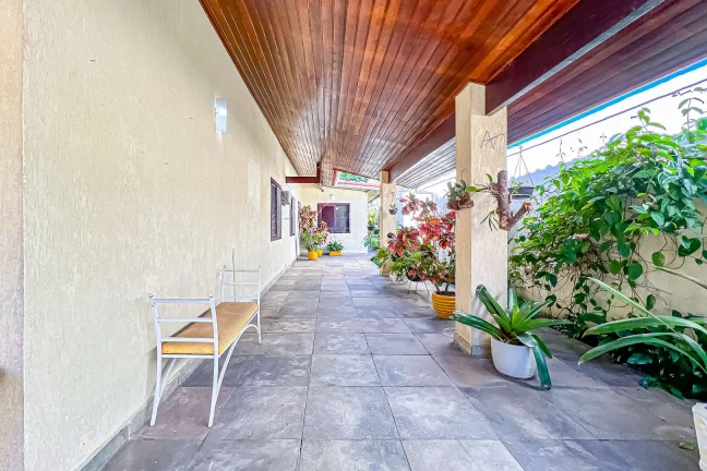 Imagem CASA LINEAR com 4 DORMITÓRIOS e 600m² de terreno no RIOMAR - Barra da Tijuca