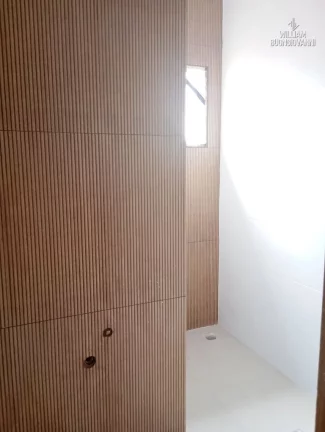 Imagem Casa tipo sobrado, independente , garagem c/vaga livre e quintal em São Vicente!