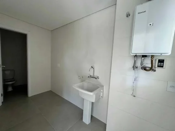 Imagem Apartamento com 3 dormitórios sendo 3 suítes e 4 vagas no bairro Cacupé em Florianópolis/SC