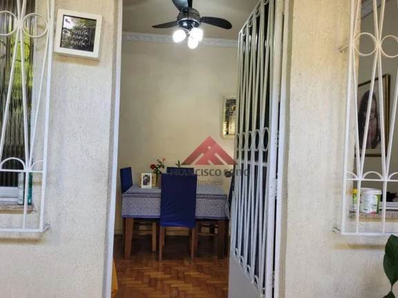 Imagem Amplo apartamento térreo com 3 quartos no Bairro Chic