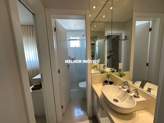Imagem Apartamento á venda com 3 dormitórios mobiliado, decorado e equipado localizado em Balneário Camboriú.
